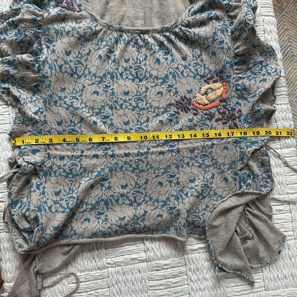 ANTHROPOLOGIE MOTH Boho Chantilly
Begonia Embroidered Poncho Top - Picture 8 of 9